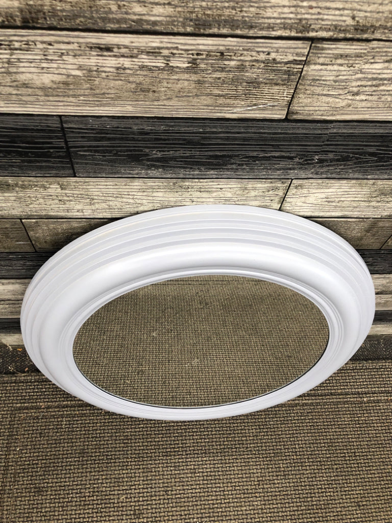 GRAY CIRCLE WALL MIRROR.