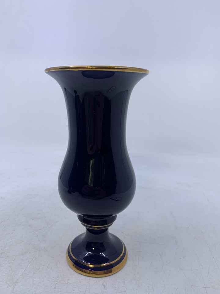 FOOTED COBALT BLUE VASE W/ ROSES.