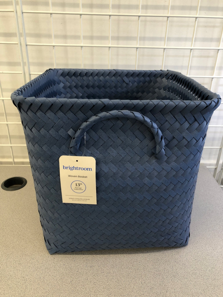 NWT BLUE WOVEN BASKET W/HANDLES BRIGHTROOM.