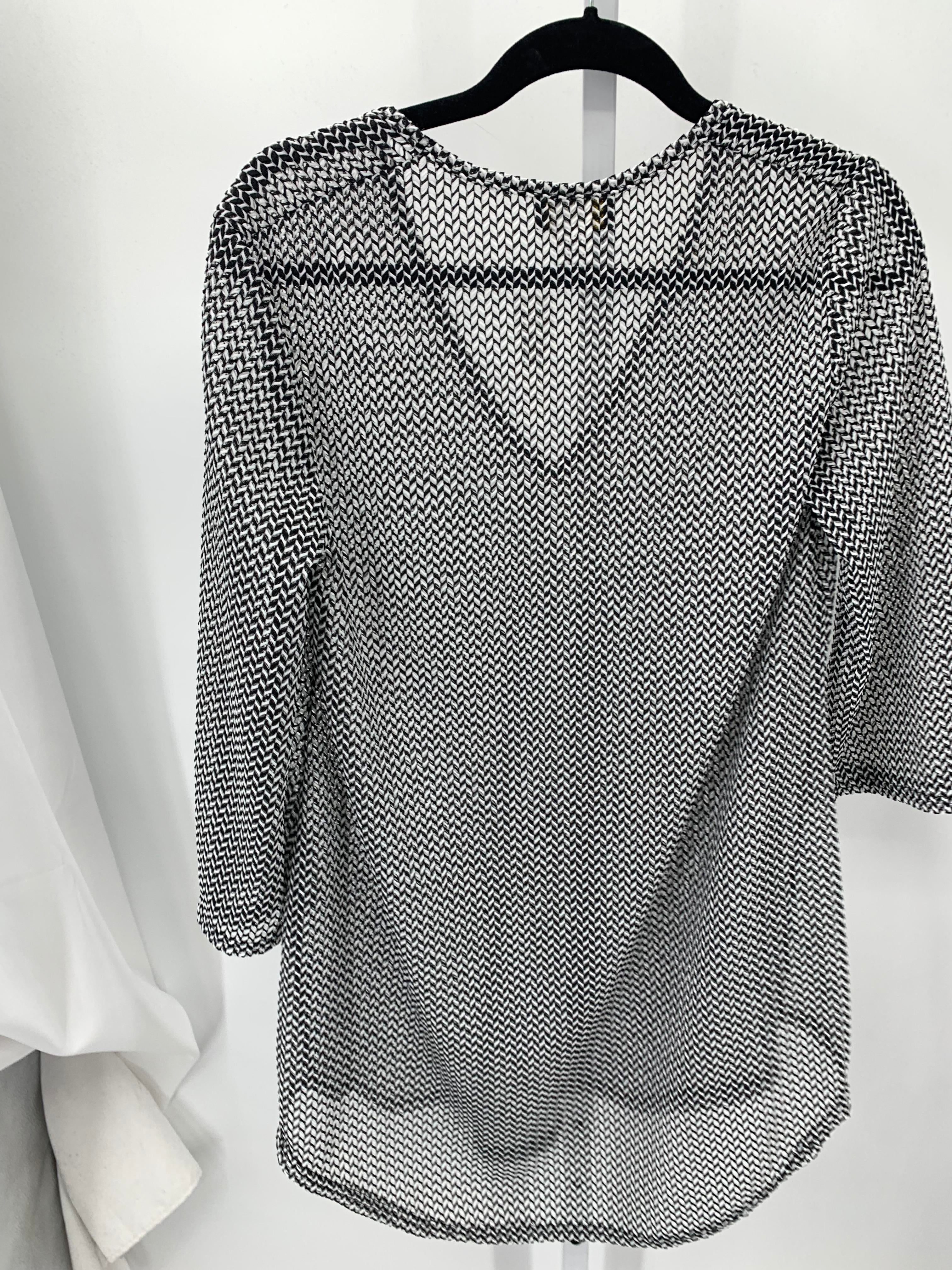 Size Small Misses 3/4 Sleeve Shirt
