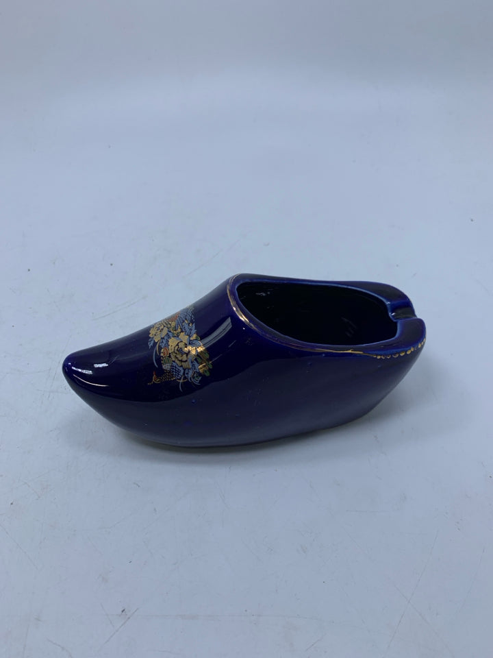 VTG FLORAL CLOG ASHTRAY.