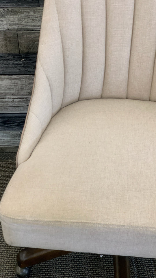 BEIGE SWIVEL OFFICE CHAIR.