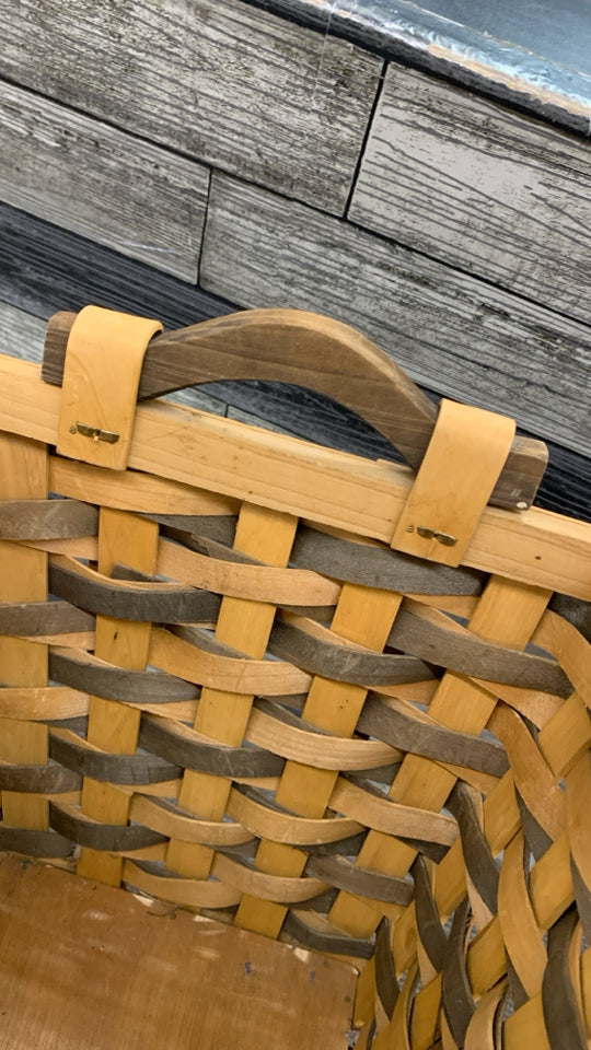 2-TONED WOVEN BASKET W/WOODEN HANDLES.