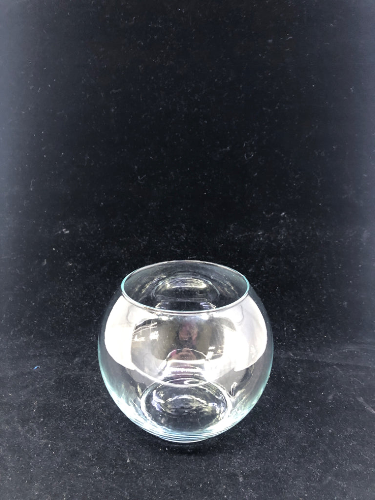 GLASS ROUND FISH BOWL VASE.