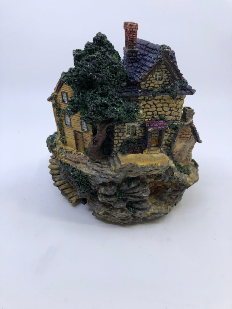 NIB MUSICAL MOUNTAIN COTTAGE WATER FOUNTAIN.