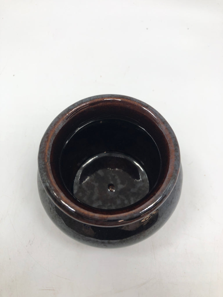 SM BROWN GLAZE PLANTER.