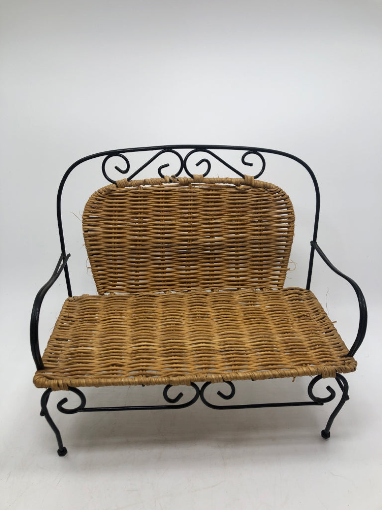 MINI WICKER & METAL BENCH.