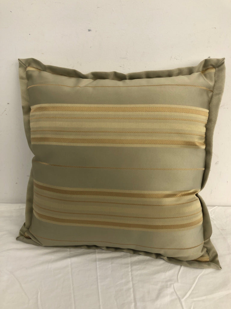 GREEN/GOLD SCROLL PILLOW.