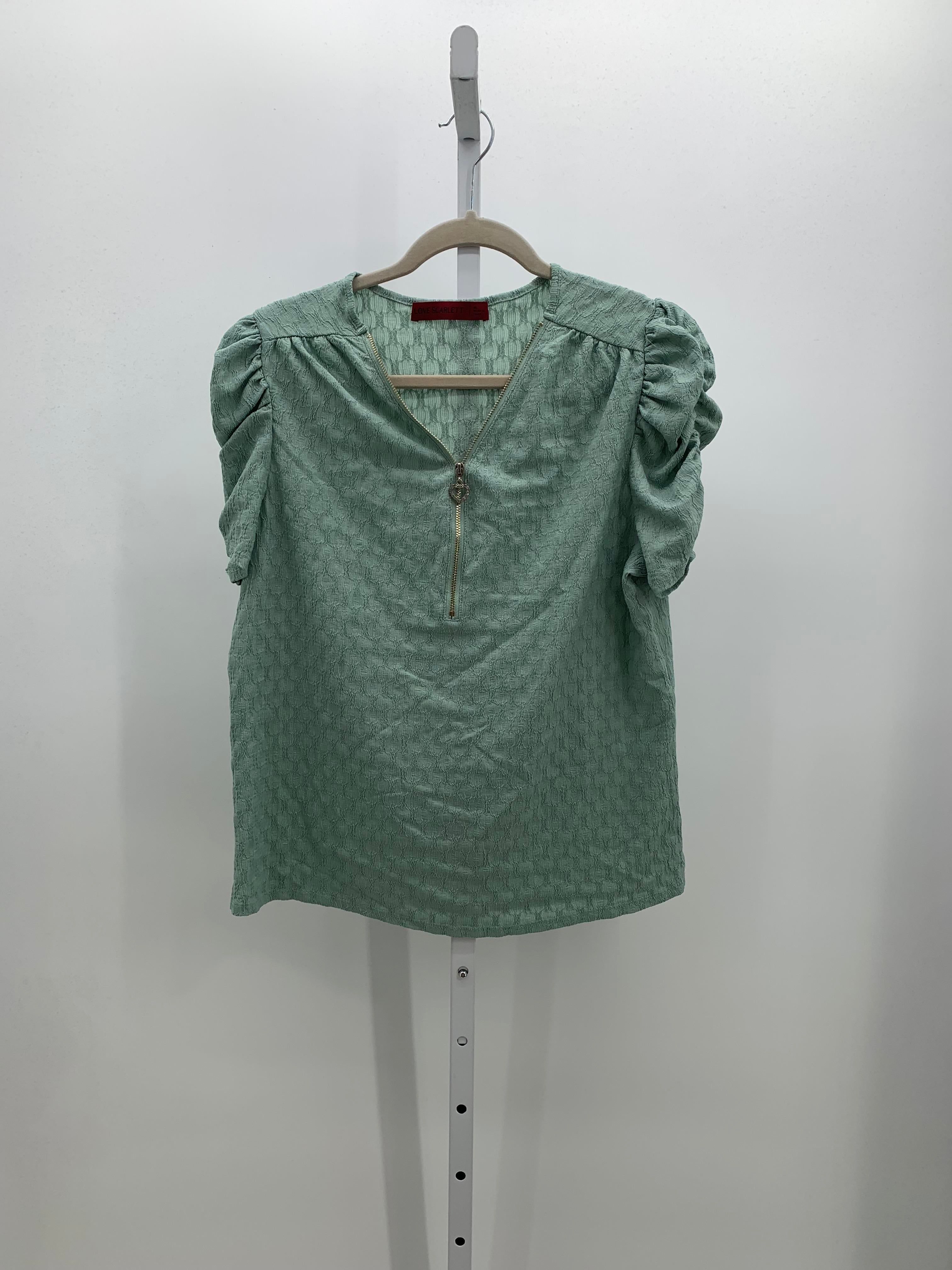 Love Scarlett Size Medium Misses Short Sleeve Shirt
