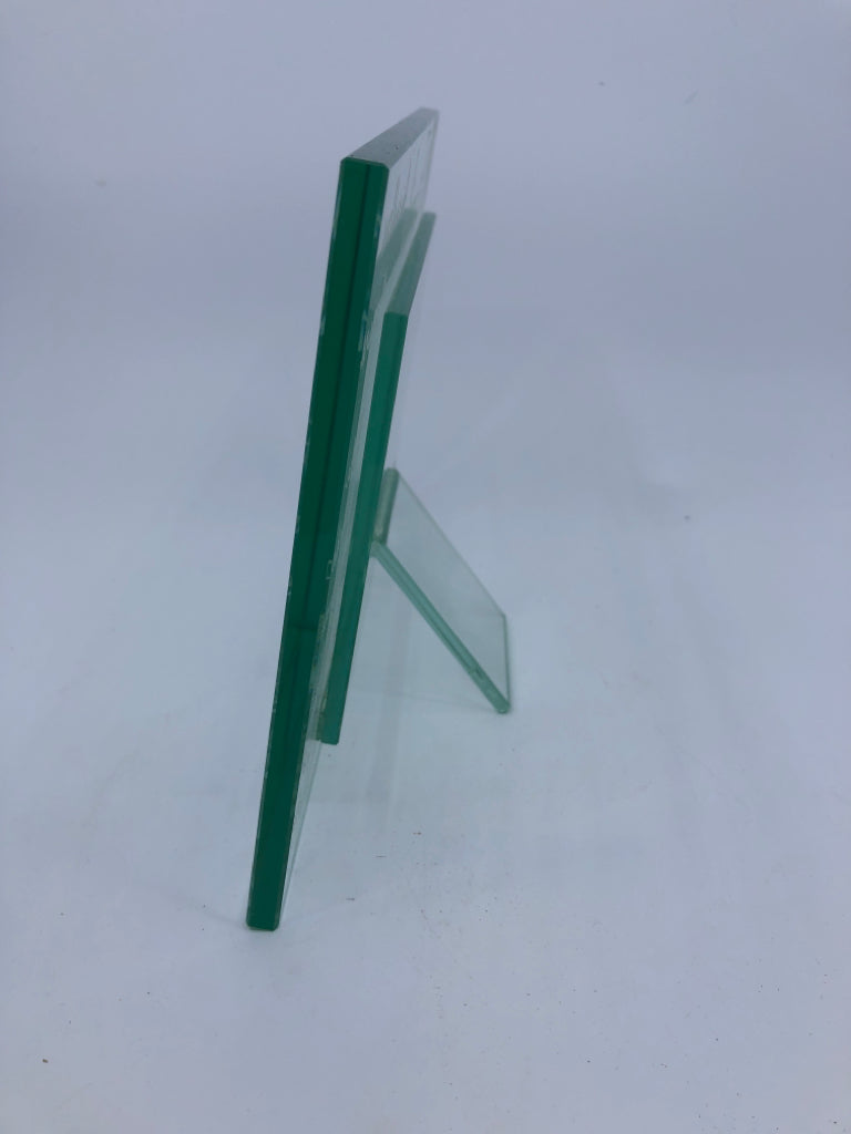 FAMILY GLASS PHOTO FRAME.