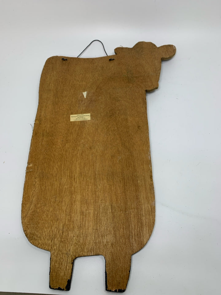 LONG COW W/ STAR IN CENTER WALL HANGING.