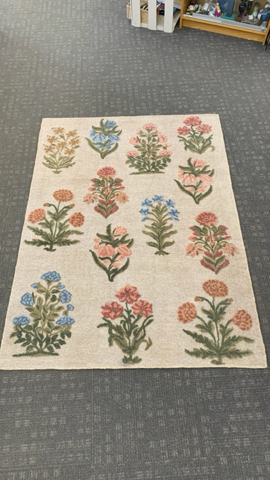 BLOCK FLORAL THRESHOLD RUG.