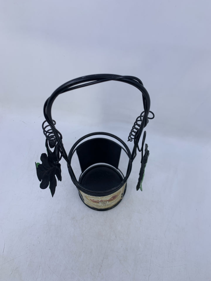 METAL WINE BOTTLE HOLDER W/ HANDLE.