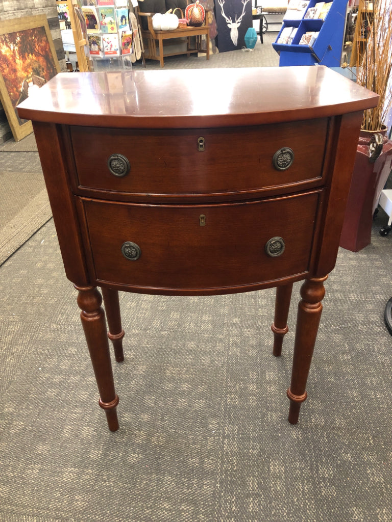 2-DRAWER WOODEN SIDE TABLE.