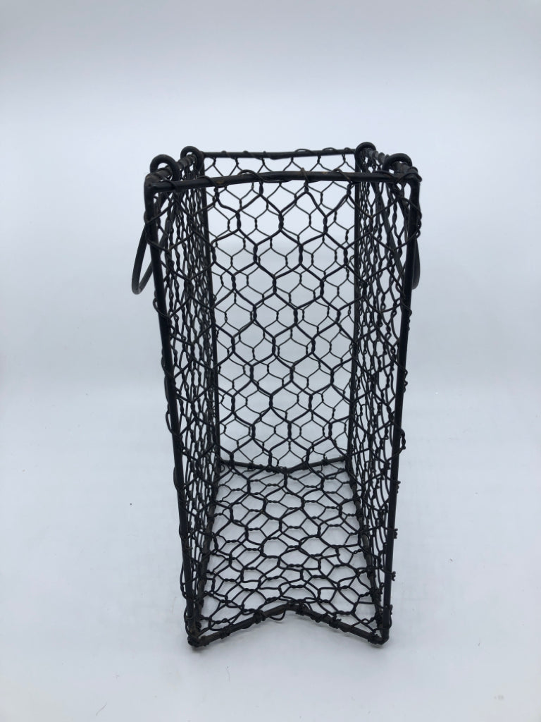 BLACK METAL WIRE BASKET.