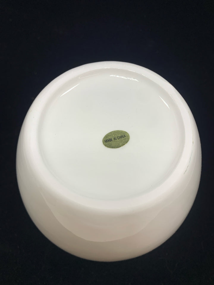 WHITE CERAMIC VASE.