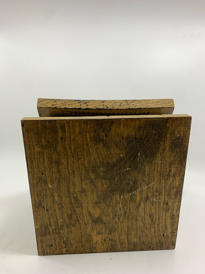 PRIMITIVE LIGHT BROWN WOODEN STAR STORAGE BIN.