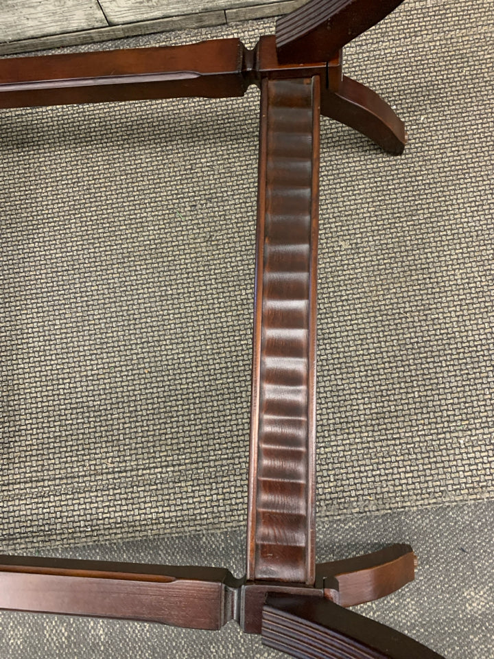 DARK WOOD DOUBLE QUILT HOLDER.