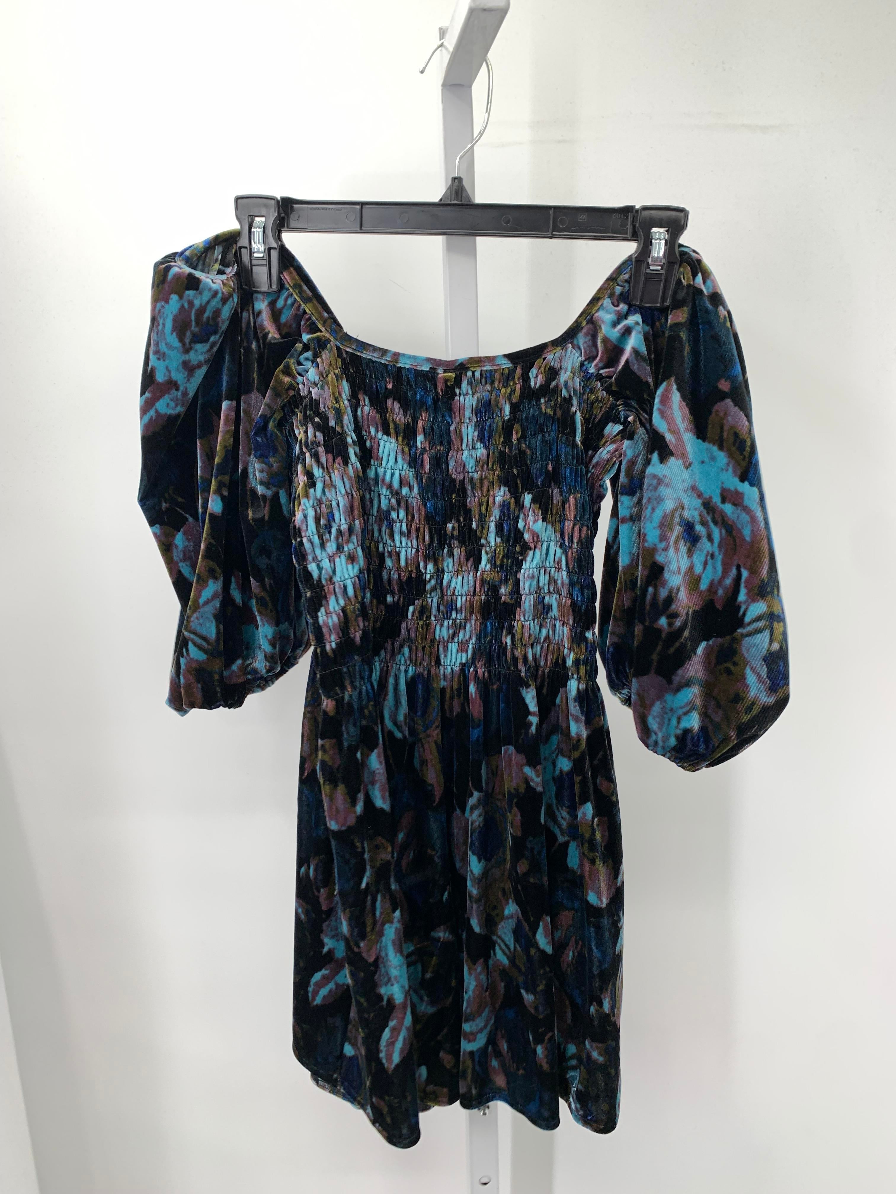 Urban Outfitters Size Small Juniors Short Sleeve Shirt