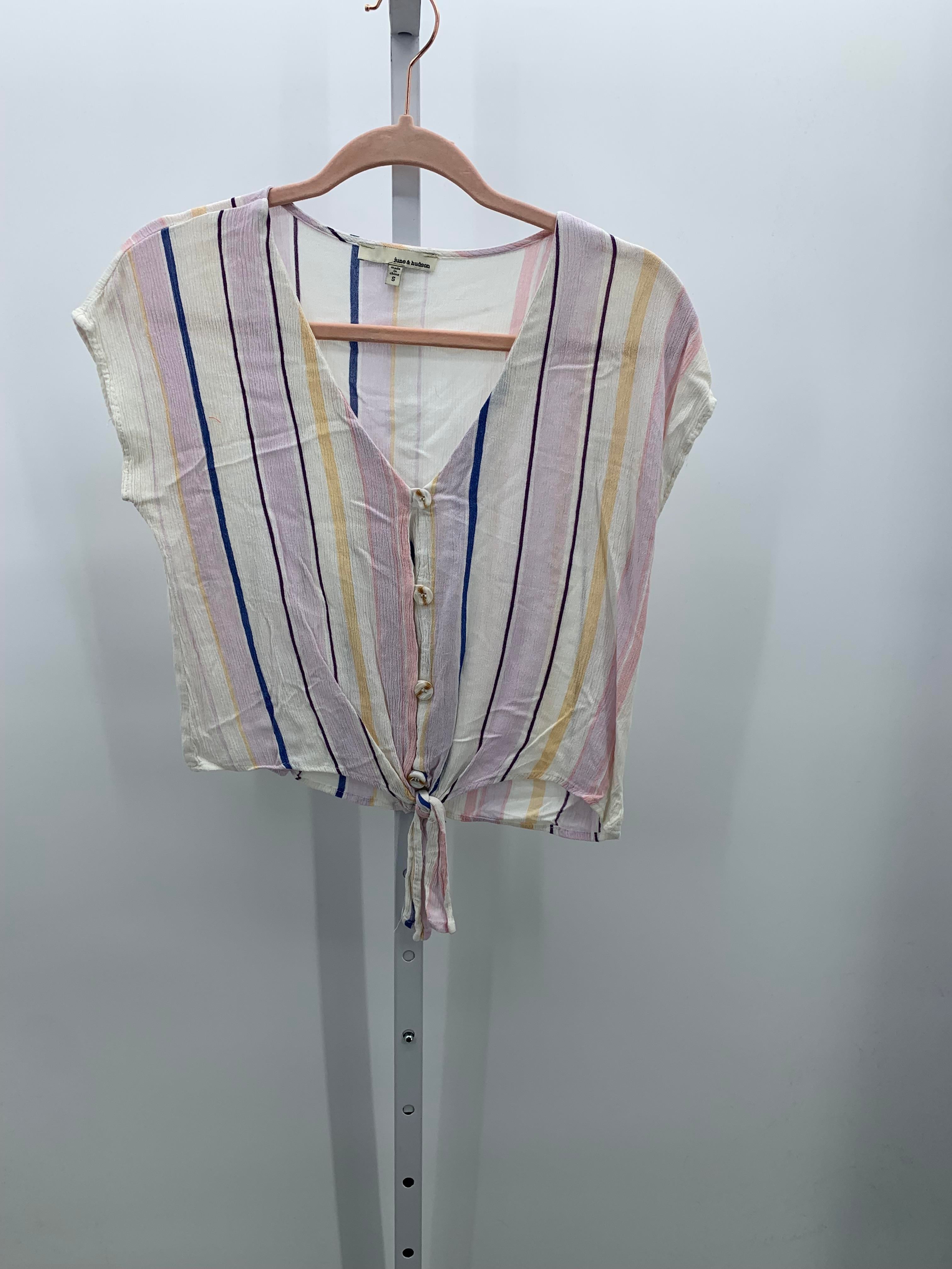 Size Small Juniors Sleeveless Shirt