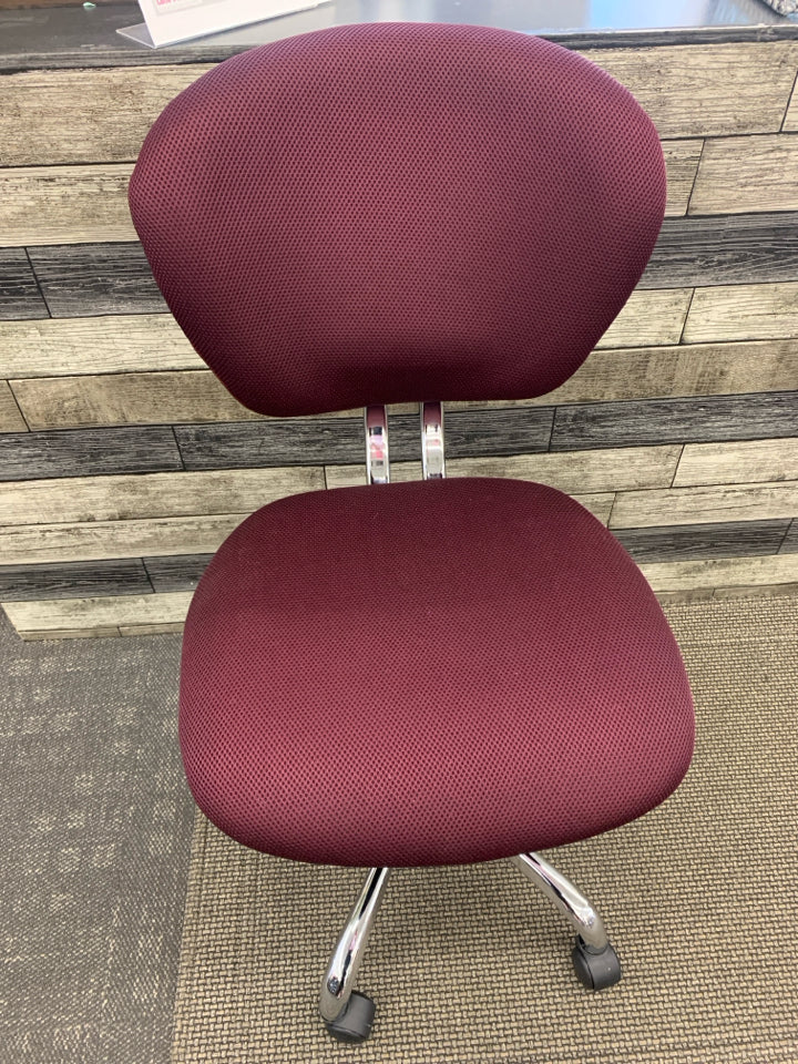 MAROON CUSHION W SILVER BASE SPINNING ADJUSTABLE OFFICE CHAIR.