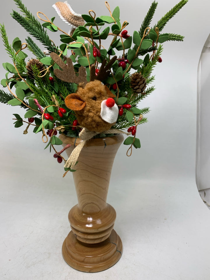 WOOD VASE W/ CHRISTMAS BOUQUET.