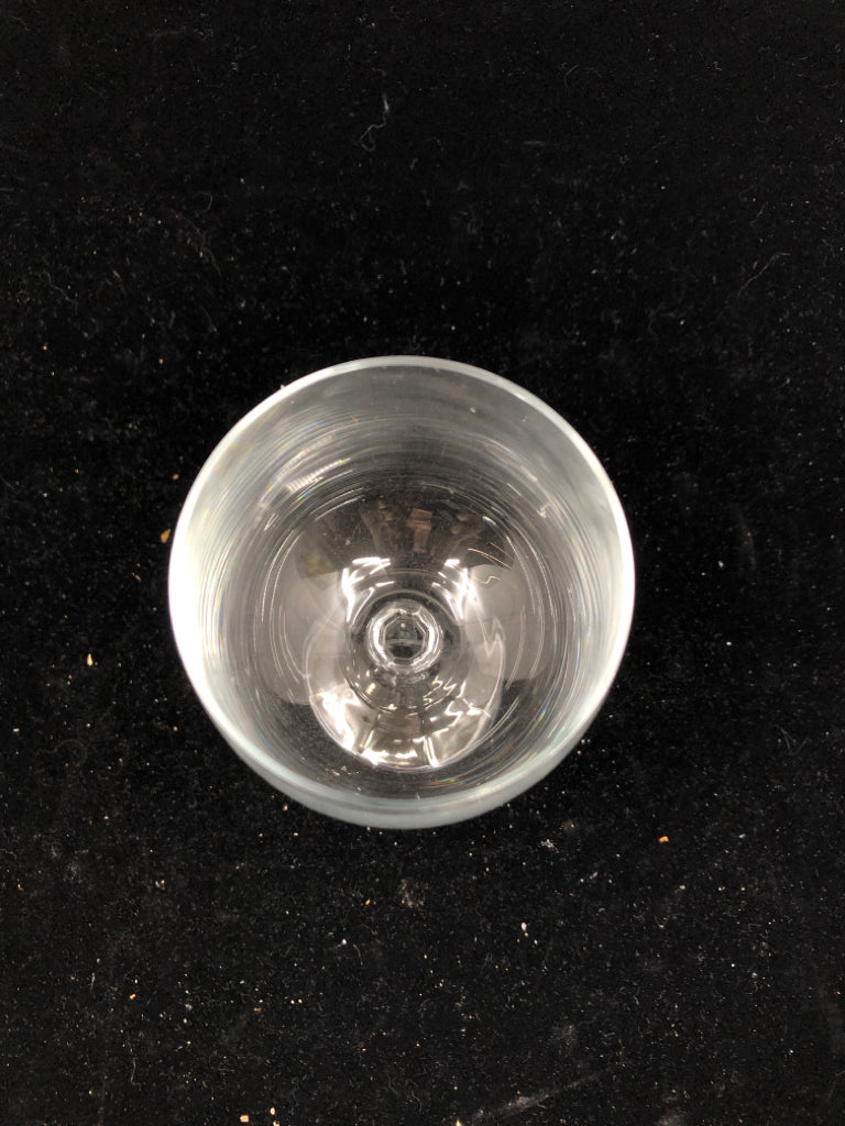 6 SHORT WIDE BODY WINE GLASSES.