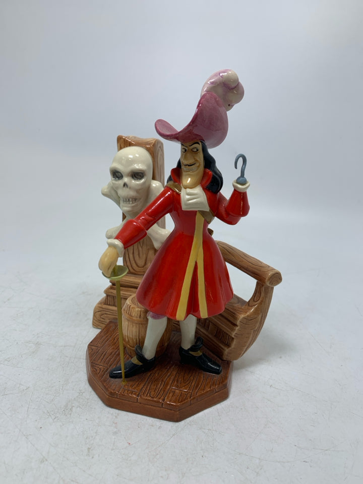 VTG DISNEY SHOWCASE CAPTAIN HOOK FIGURINE 2002.