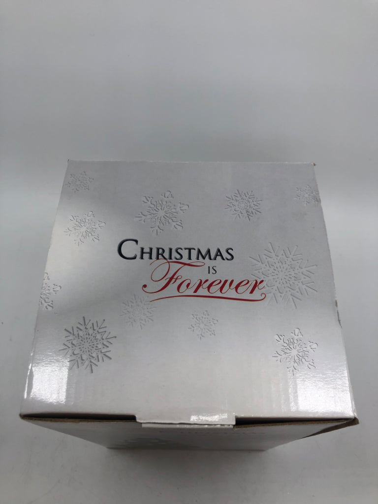 NIB CERAMIC LIGHT UP CHRISTMAS TREE.