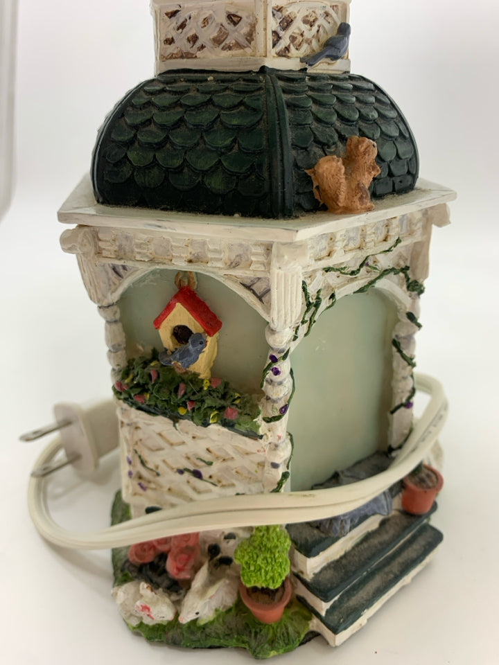 GAZEBO GARDEN LAMP W GREEN SHADE.