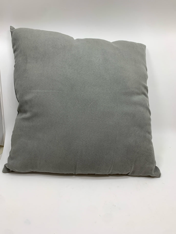 GREY VELVET PILLOW.