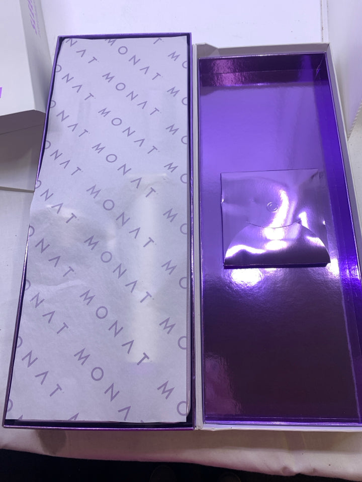 NIB MONAT SLEEK & CURLED HOT COMB.