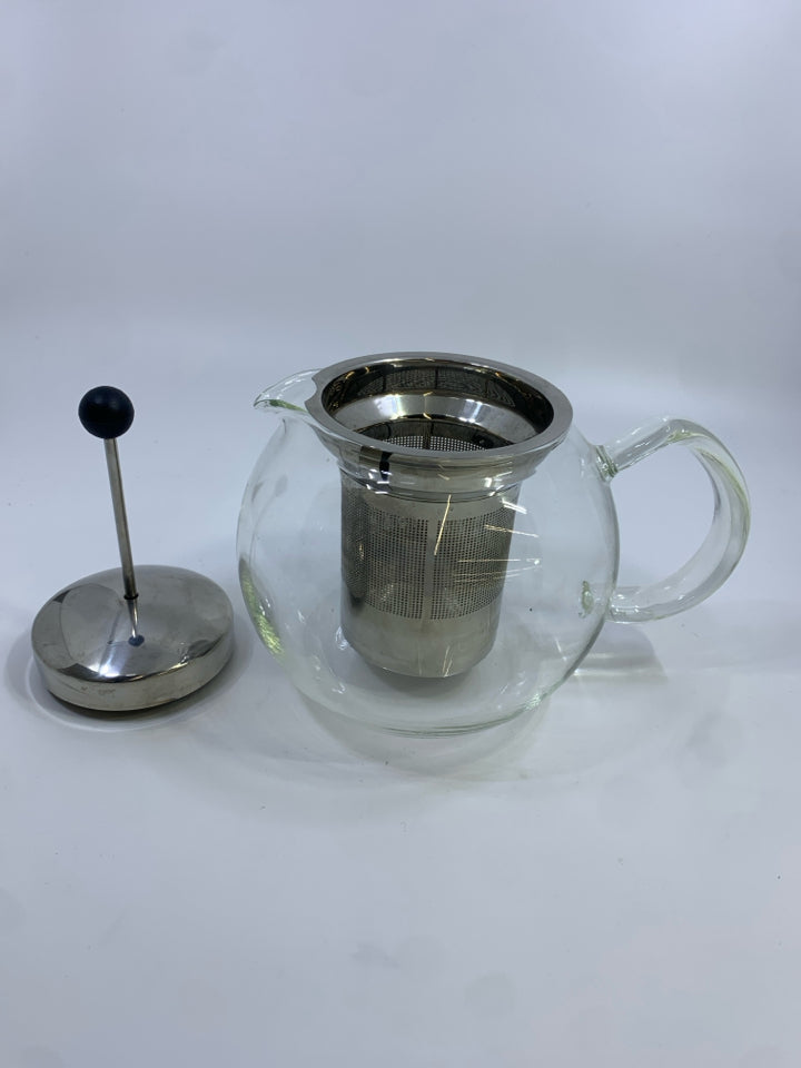 GLASS TEAPOT W/TEA DIFFUSER.