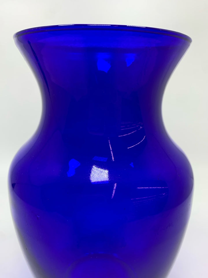 COBALT BLUE GLASS VASE.