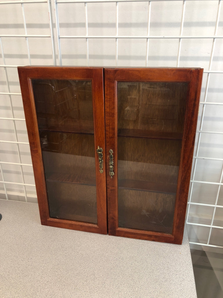 VTG WOODEN WALL DISPLAY CABINET W/ETCHED GLASS FLOWER.
