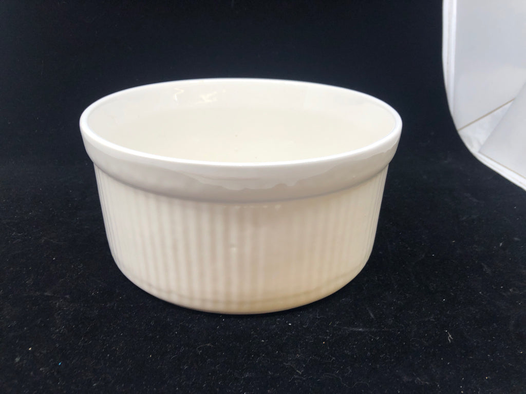 LARGE ROUND WHITE BAKING DISH.