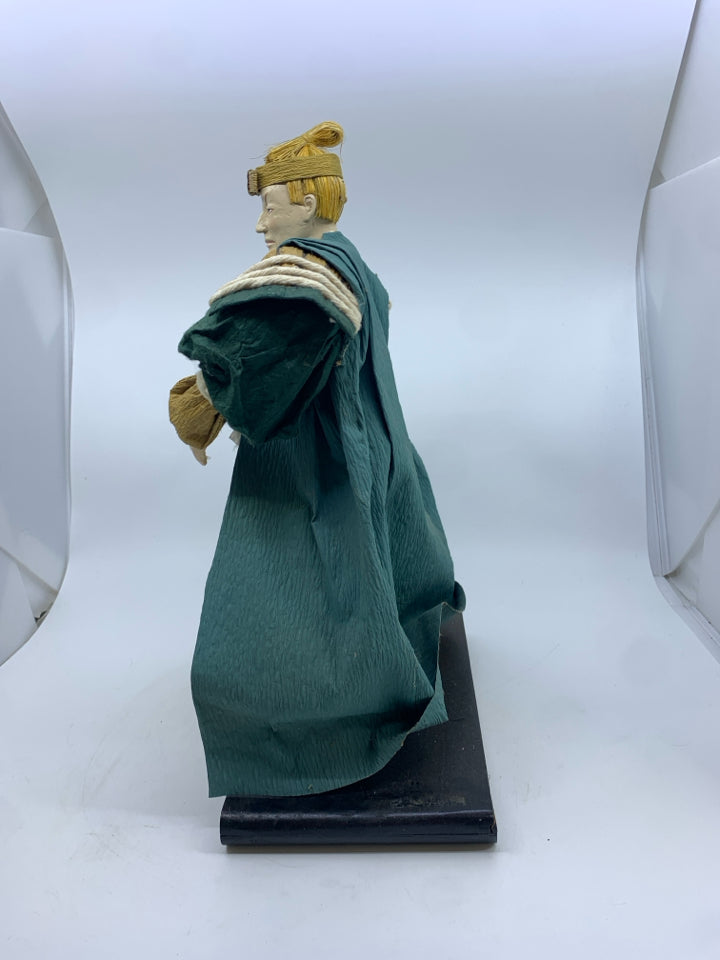 VTG ASIAN STYLE SAMURAI WARRIOR ON BLACK STAND.
