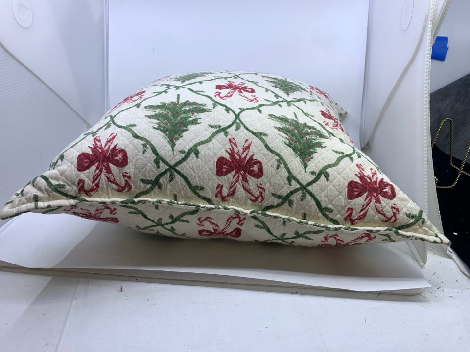CREAM CHRISTMAS TREE PILLOW.