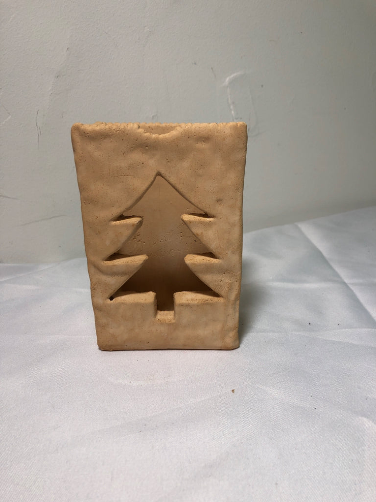 CERAMIC CHRISTMAS TREE TEALIGHT HOLDER.