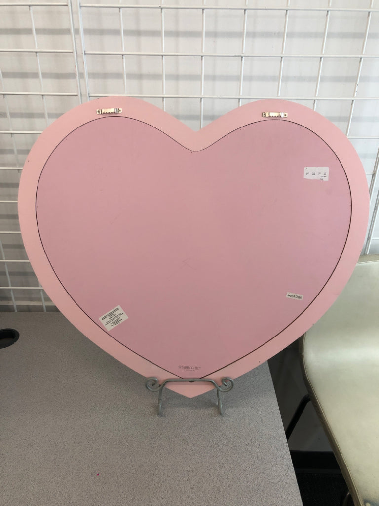 HEART W/PIN BOARD AND 3 PHOTO CLIPS.