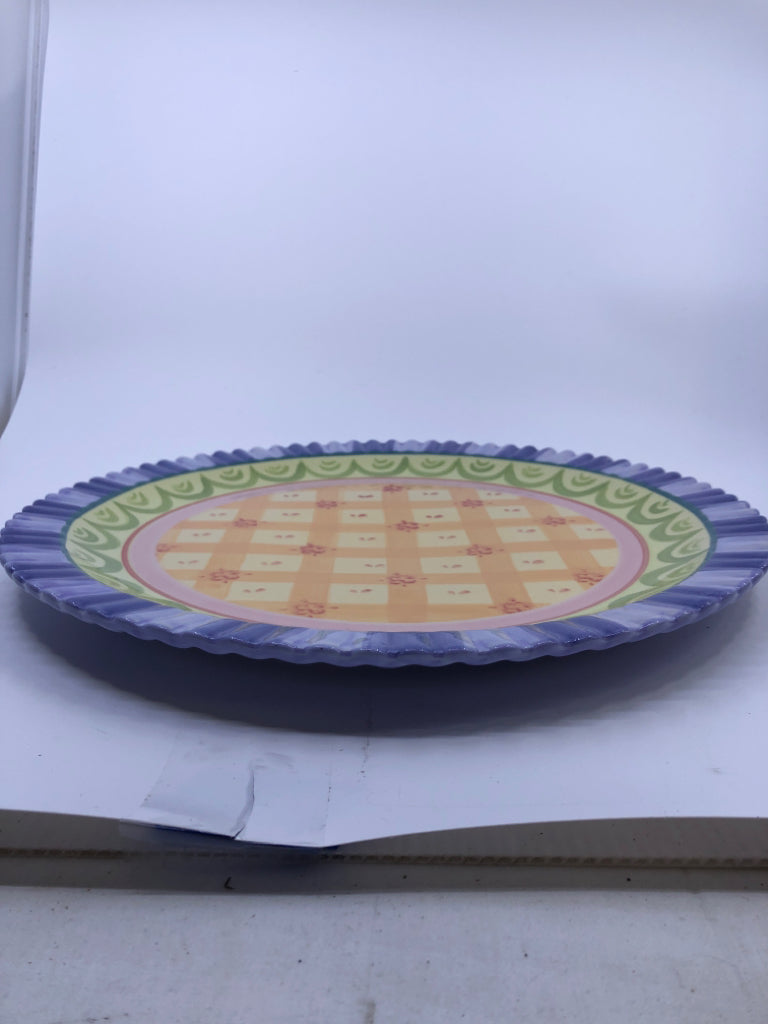 ROUND RUFFLED EDGE PASTEL SERVING PLATE.