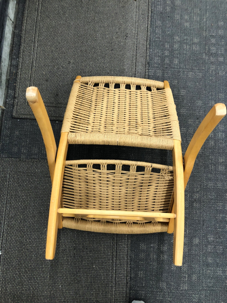 FOLDING WOOD CHAIR W/JUTE ROPE SEAT.