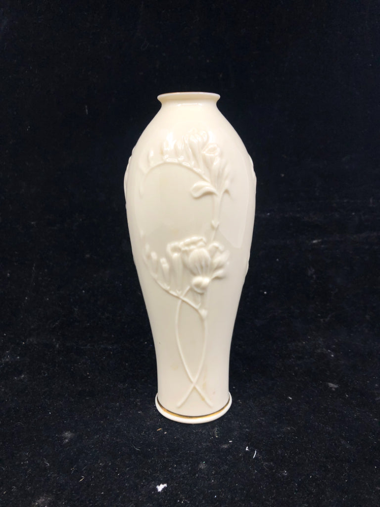 LENOX EMBOSSED FLORAL SINGLE FLOWER VASE.