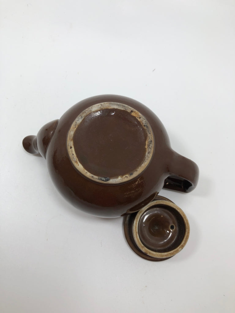 VTG BROWN TEAPOT.