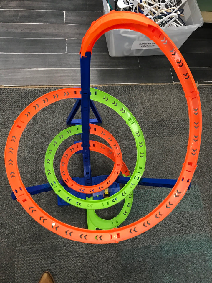 Hot Wheels Action Spiral Speed Crash Track Set with Motorized Booster & Toy Car