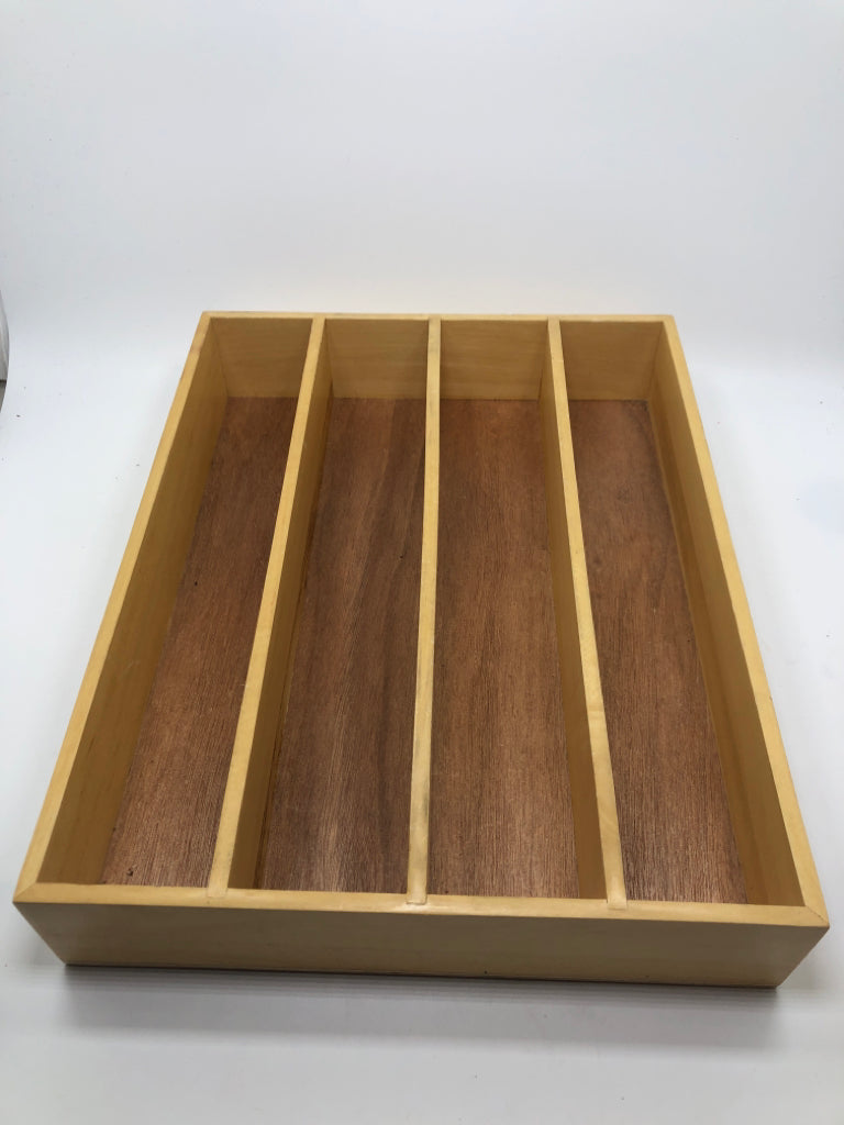 WOODEN UTENSIL HOLDER W/HANDLE.