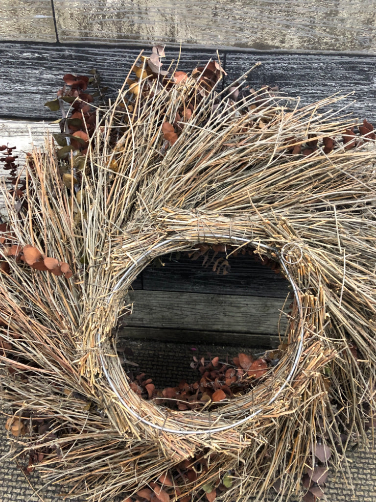 DRK DRIED LEAVES WREATH.
