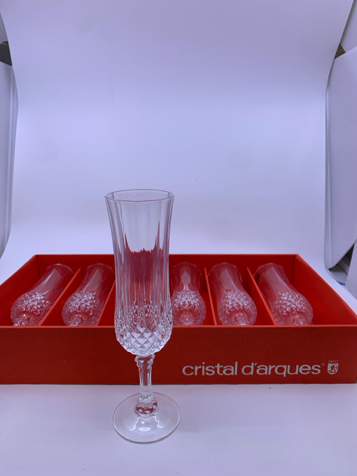 6 CRISTAL D'ARQUES CHAMPAGNE GLASSES IN BOX.