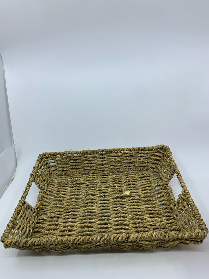 BLONDE WOVEN TRAY W HANDLES.