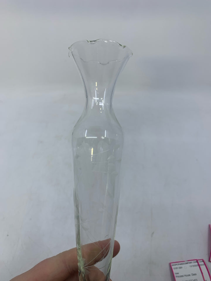 HERITAGE ETCHED GLASS BUD VASE.